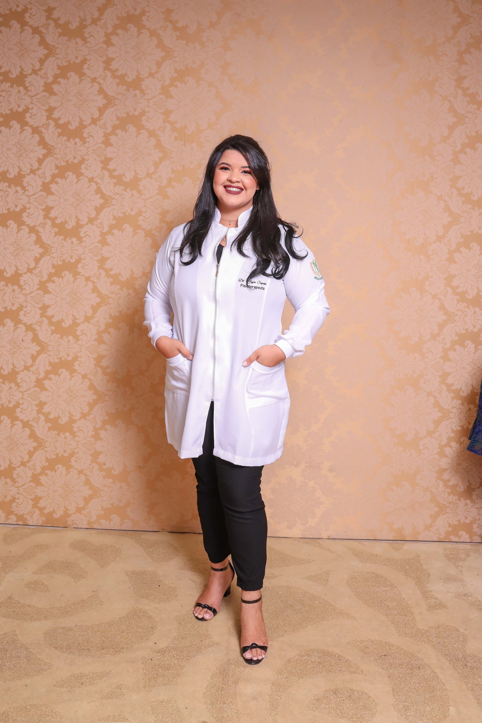 Retrato da Dra. Joyce Siqueira, fisioterapeuta